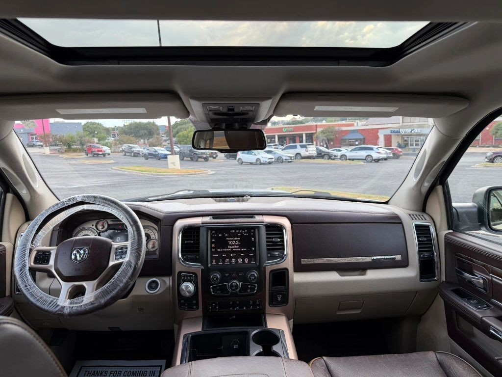 Ram 1500 Vehicle Full-screen Gallery Image 11