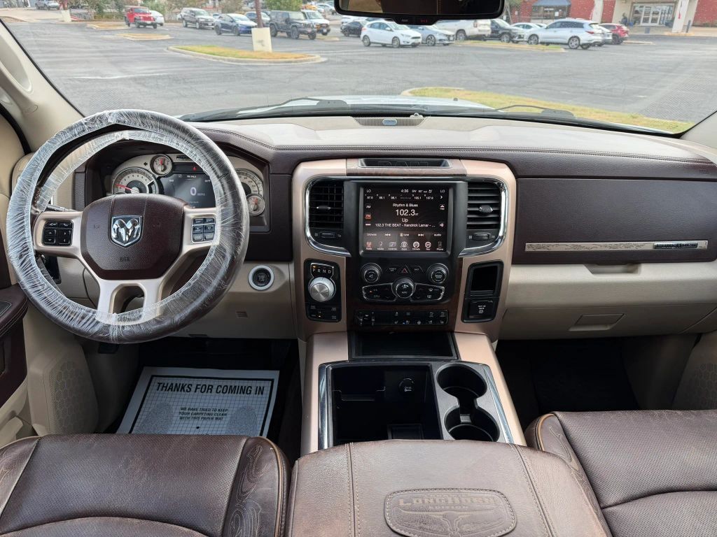 Ram 1500 Vehicle Full-screen Gallery Image 12