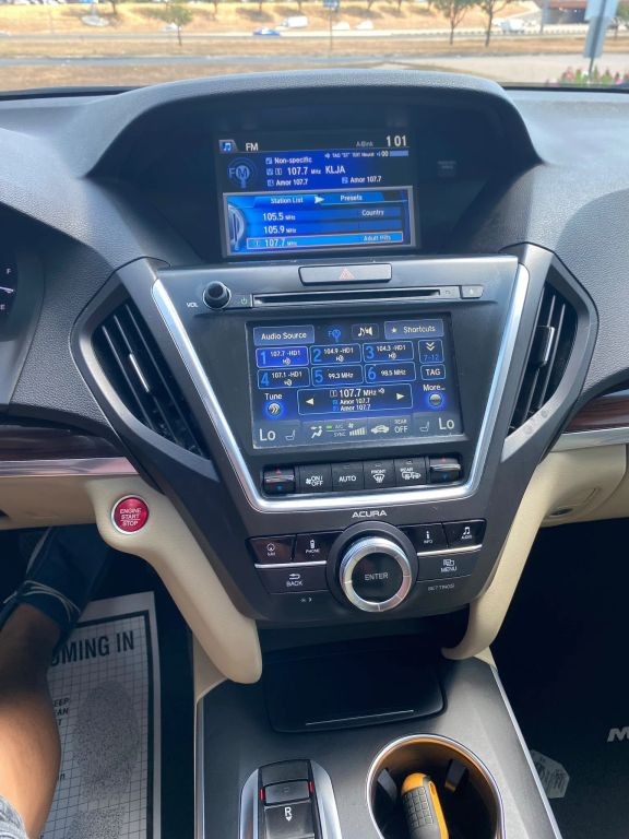 Acura MDX Vehicle Full-screen Gallery Image 12