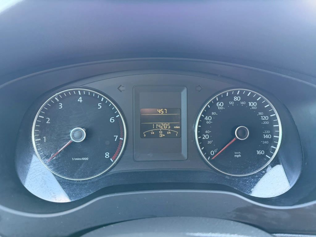 Volkswagen Jetta Sedan Vehicle Full-screen Gallery Image 11