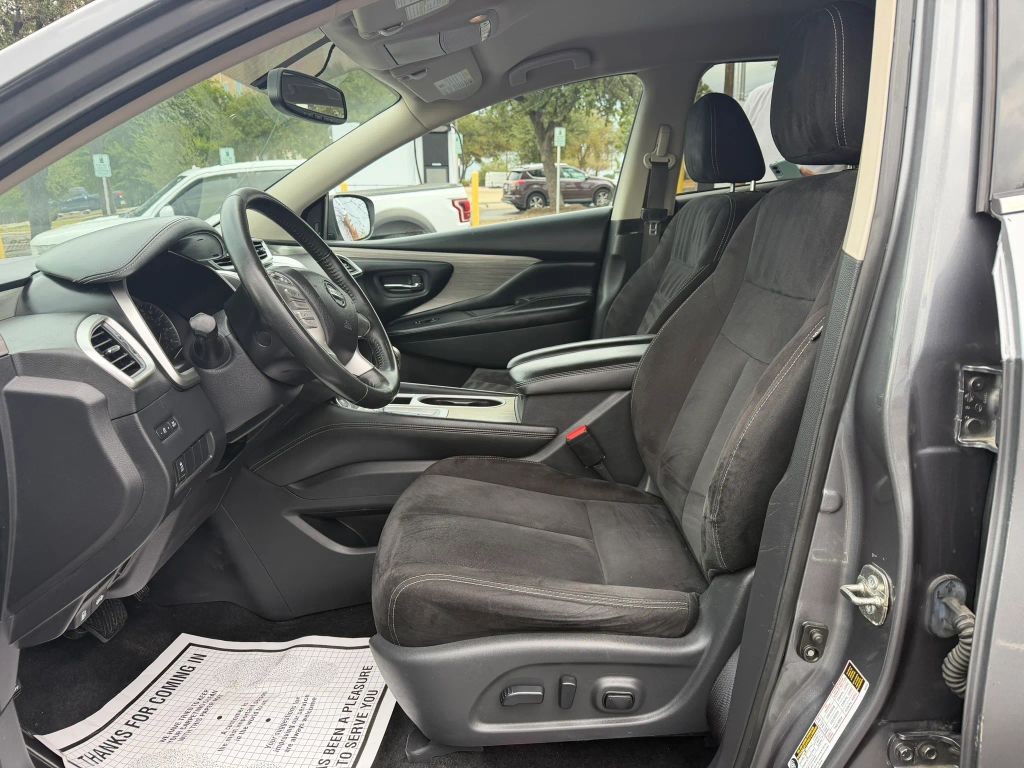 Nissan Murano Vehicle Full-screen Gallery Image 6