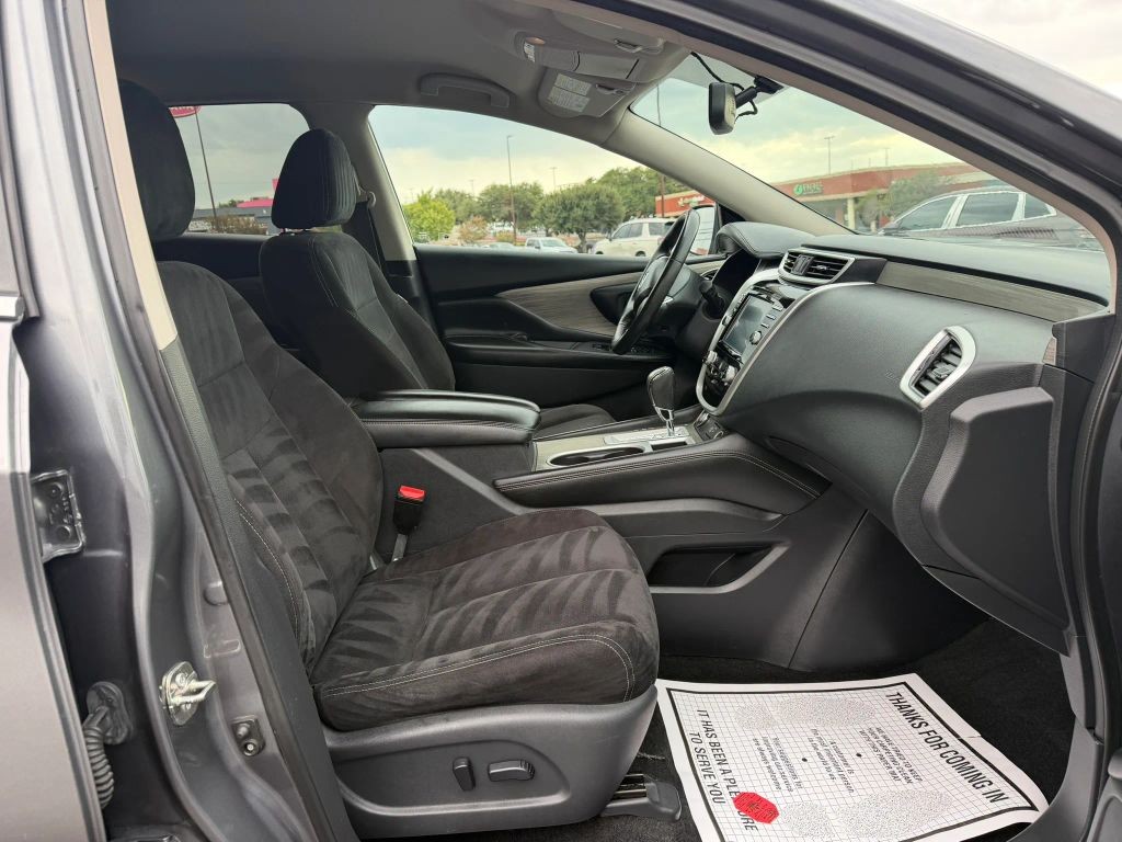Nissan Murano Vehicle Full-screen Gallery Image 7