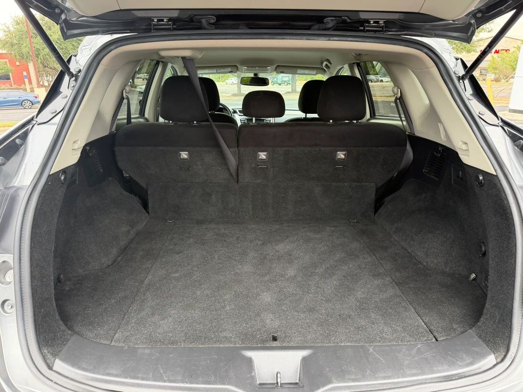Nissan Murano Vehicle Full-screen Gallery Image 10