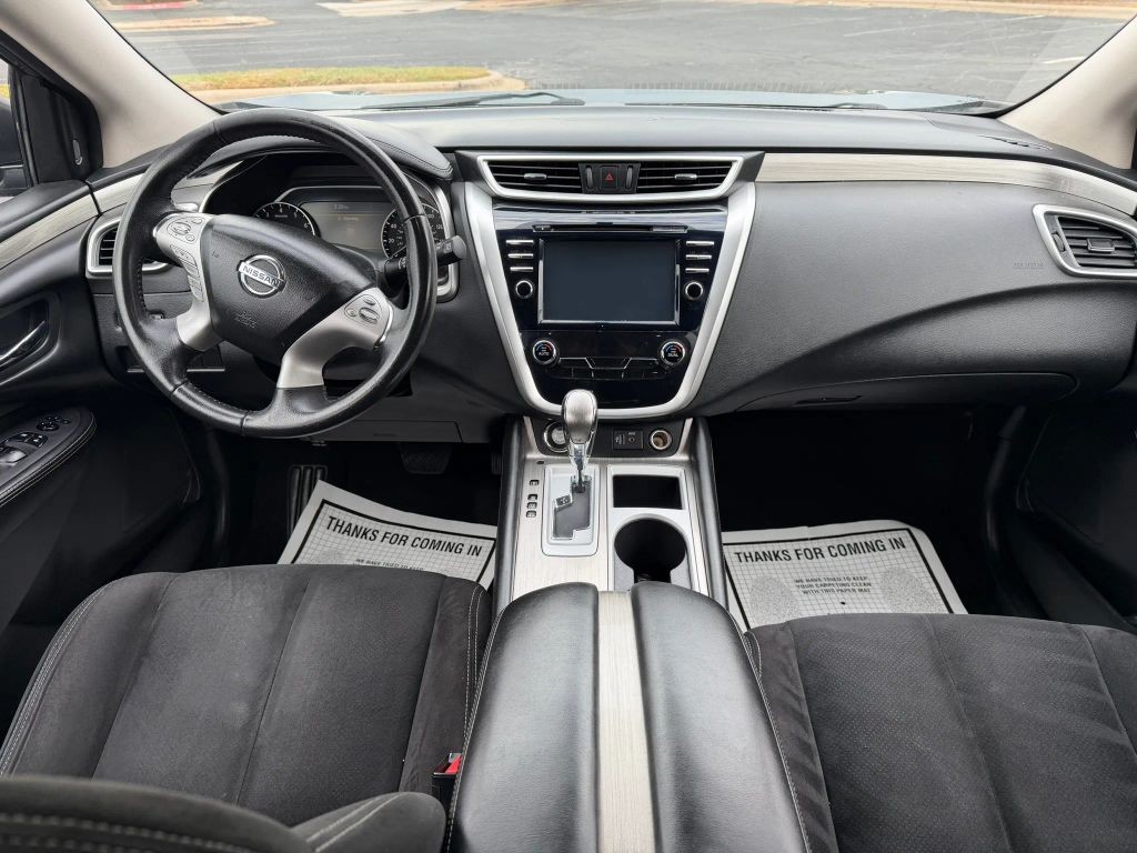 Nissan Murano Vehicle Full-screen Gallery Image 11