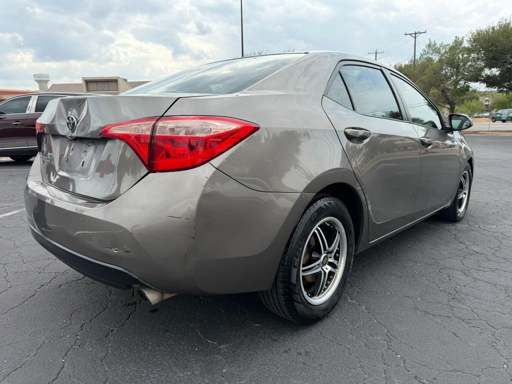 Toyota Corolla Vehicle Full-screen Gallery Image 2