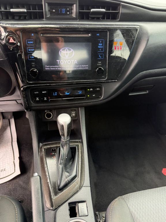 Toyota Corolla Vehicle Full-screen Gallery Image 8