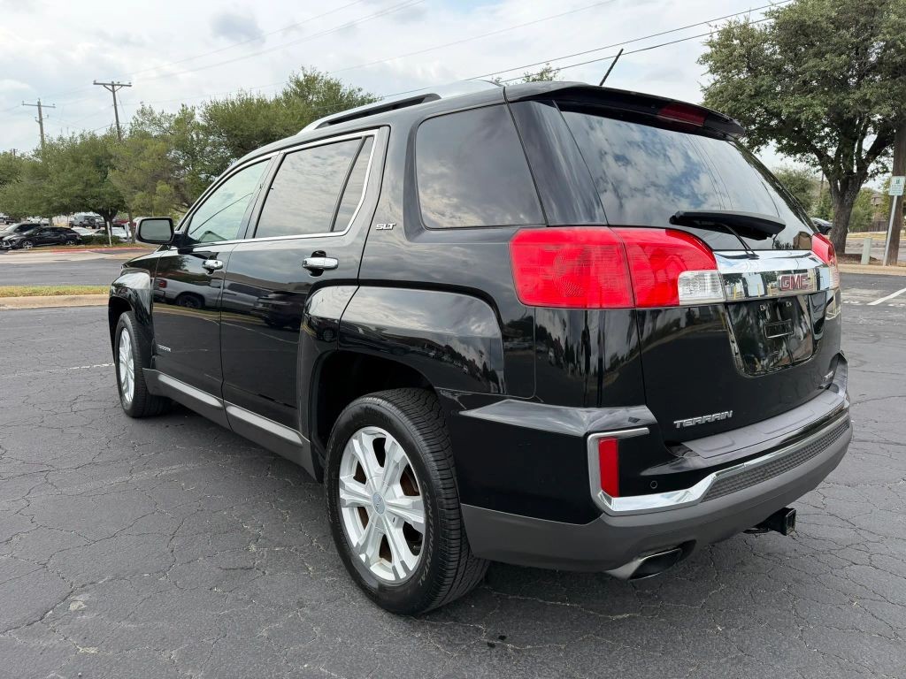 GMC Terrain Vehicle Full-screen Gallery Image 3