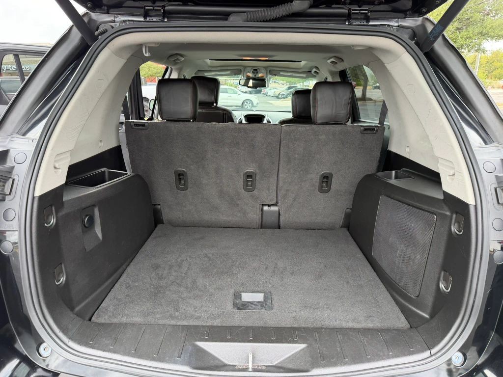 GMC Terrain Vehicle Full-screen Gallery Image 11