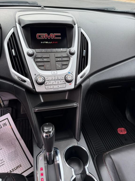 GMC Terrain Vehicle Full-screen Gallery Image 12