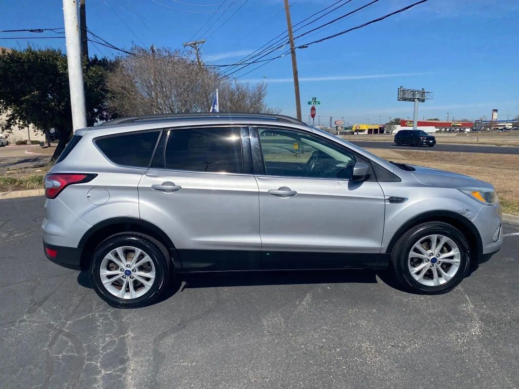 Ford Escape Vehicle Full-screen Gallery Image 7