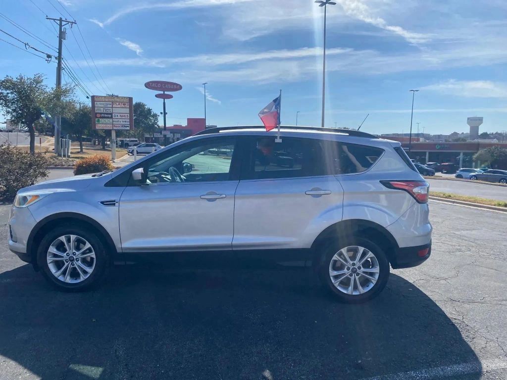 Ford Escape Vehicle Full-screen Gallery Image 8