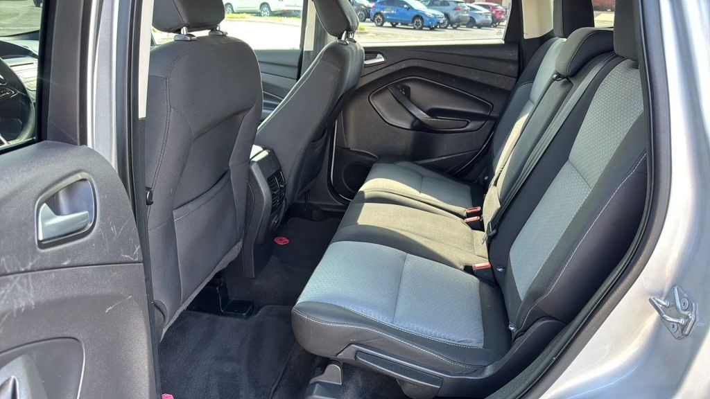 Ford Escape Vehicle Full-screen Gallery Image 12