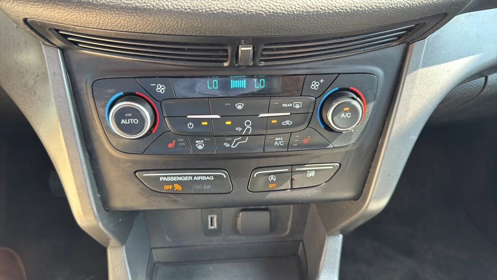 Ford Escape Vehicle Full-screen Gallery Image 14