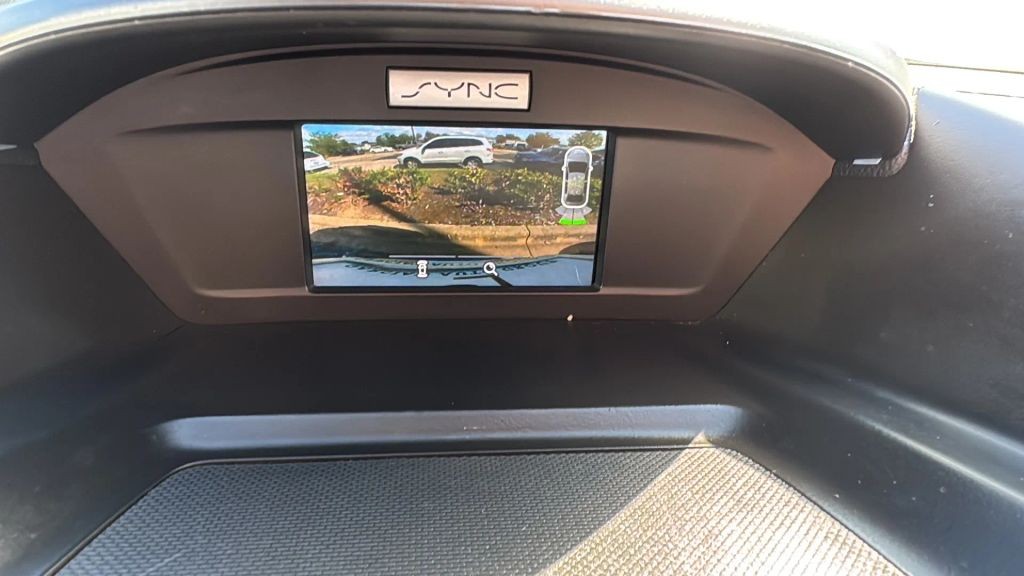 Ford Escape Vehicle Full-screen Gallery Image 15