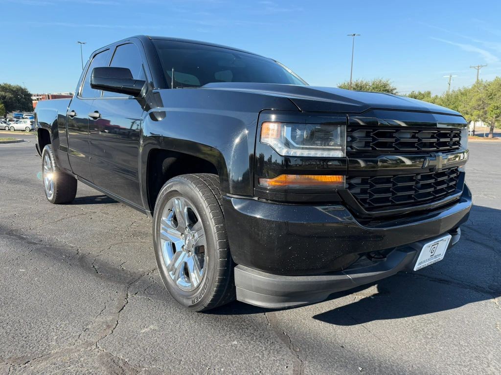 Chevrolet Silverado 1500 Vehicle Full-screen Gallery Image 01