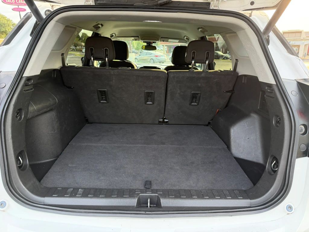 GMC Terrain Vehicle Full-screen Gallery Image 07