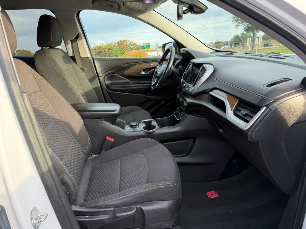 GMC Terrain Vehicle Full-screen Gallery Image 11