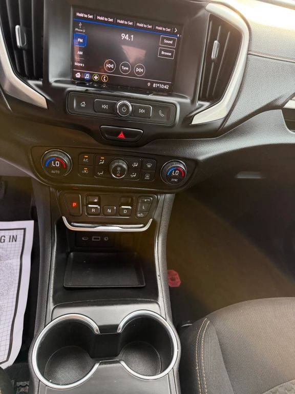 GMC Terrain Vehicle Full-screen Gallery Image 13