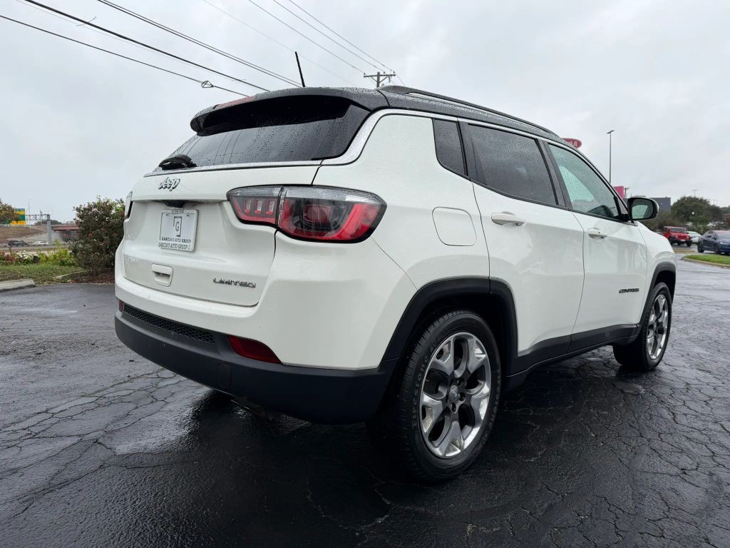 Jeep Compass Vehicle Full-screen Gallery Image 04