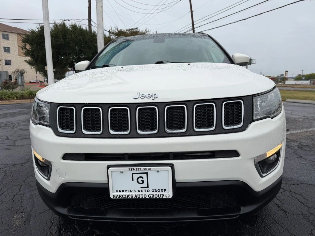 Jeep Compass Vehicle Full-screen Gallery Image 05
