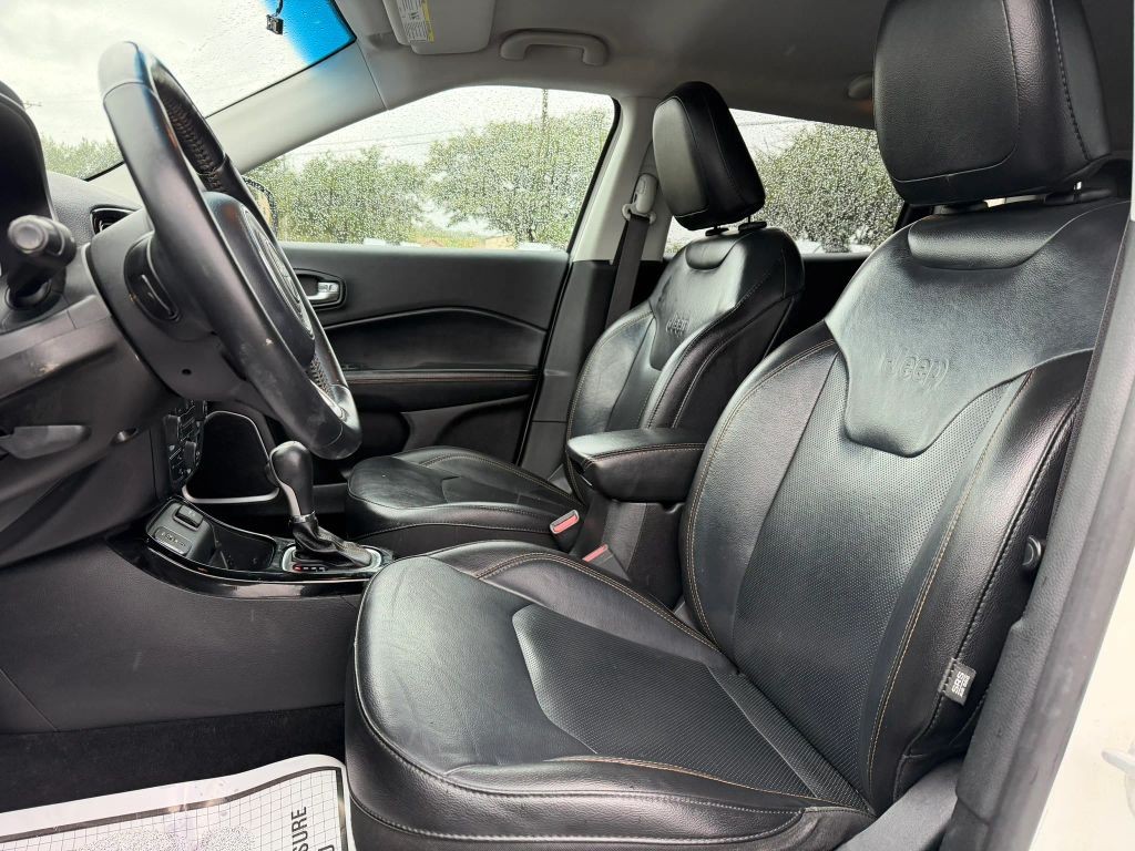 Jeep Compass Vehicle Full-screen Gallery Image 07