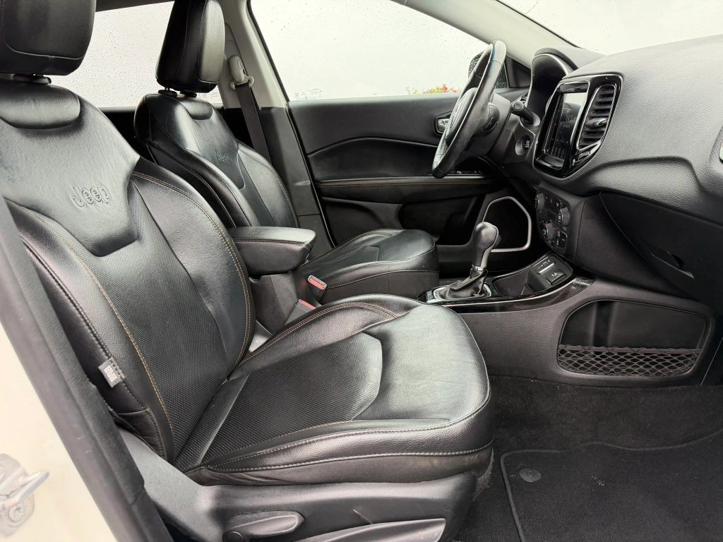 Jeep Compass Vehicle Full-screen Gallery Image 08