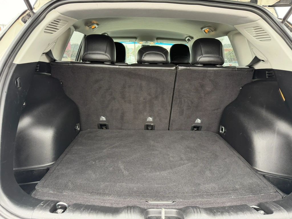 Jeep Compass Vehicle Full-screen Gallery Image 11