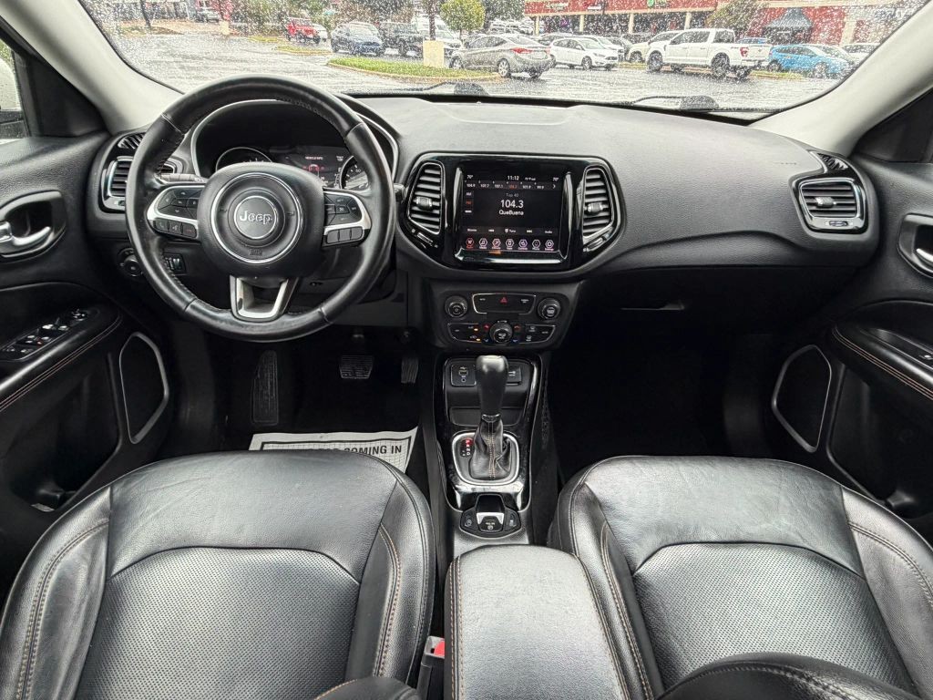 Jeep Compass Vehicle Full-screen Gallery Image 12
