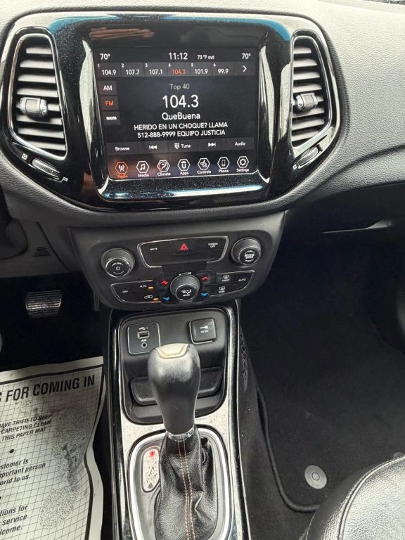 Jeep Compass Vehicle Full-screen Gallery Image 13
