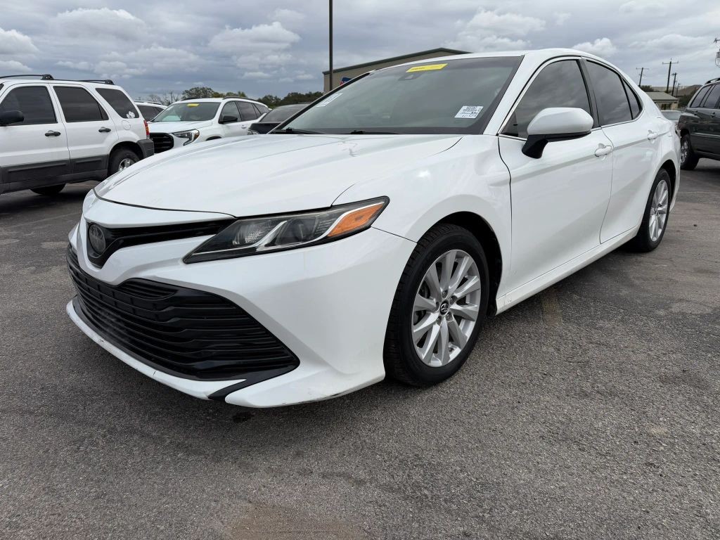 Toyota Camry Vehicle Full-screen Gallery Image 2