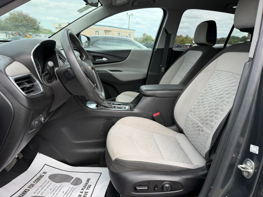 Chevrolet Equinox Vehicle Full-screen Gallery Image 5
