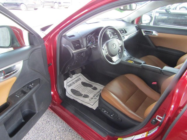 Lexus CT 200h Vehicle Full-screen Gallery Image 11