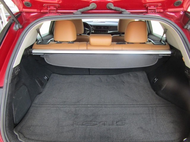 Lexus CT 200h Vehicle Full-screen Gallery Image 15