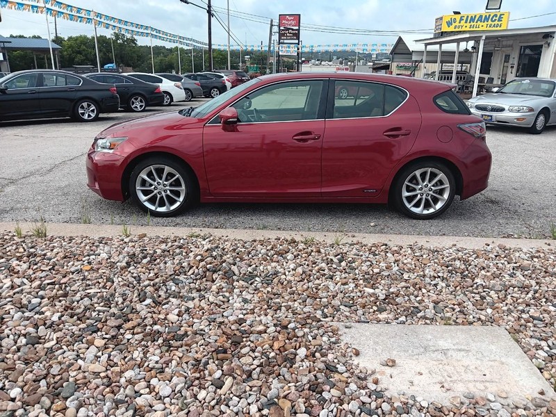 Lexus CT 200h Vehicle Full-screen Gallery Image 03