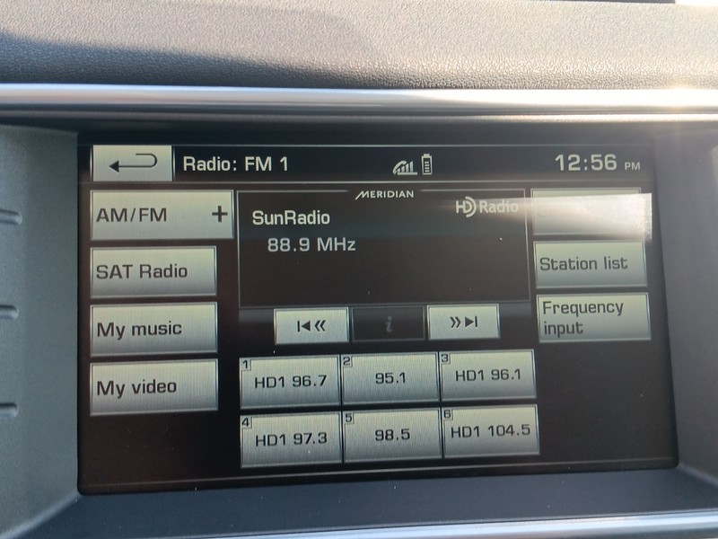 Land Rover Range Rover Evoque Vehicle Full-screen Gallery Image 17