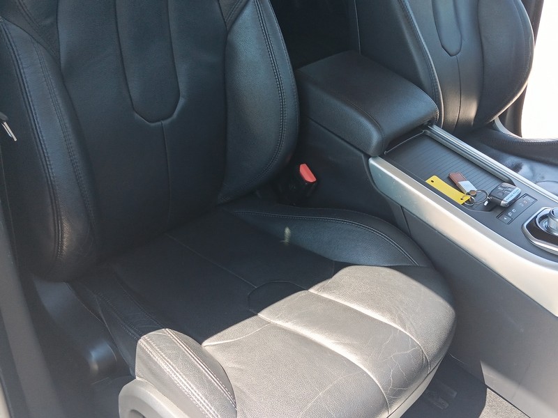 Land Rover Range Rover Evoque Vehicle Full-screen Gallery Image 19