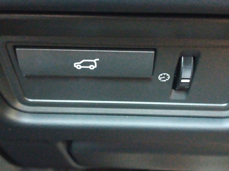 Land Rover Range Rover Evoque Vehicle Full-screen Gallery Image 29