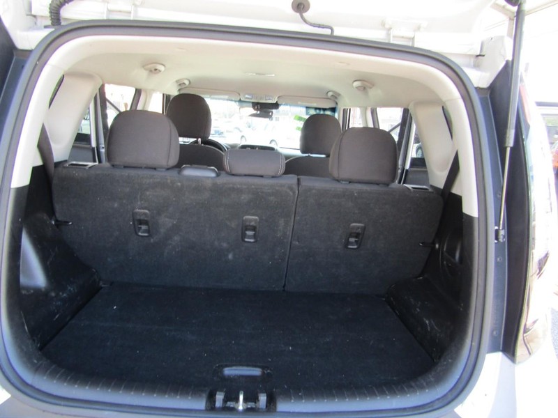 Kia Soul Vehicle Full-screen Gallery Image 15