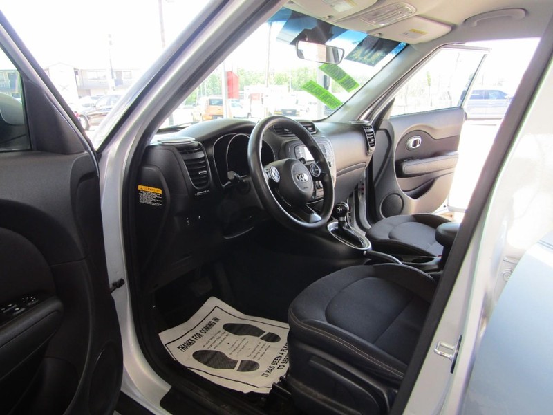 Kia Soul Vehicle Full-screen Gallery Image 17