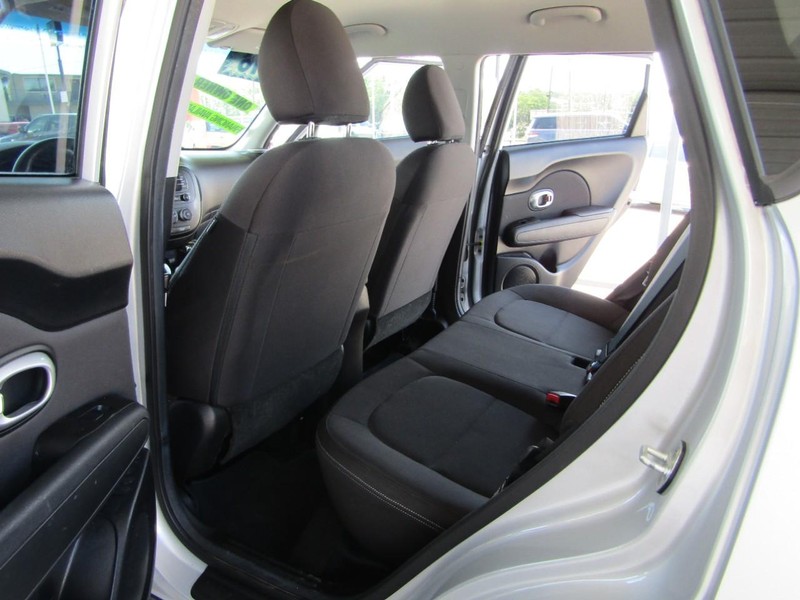 Kia Soul Vehicle Full-screen Gallery Image 18
