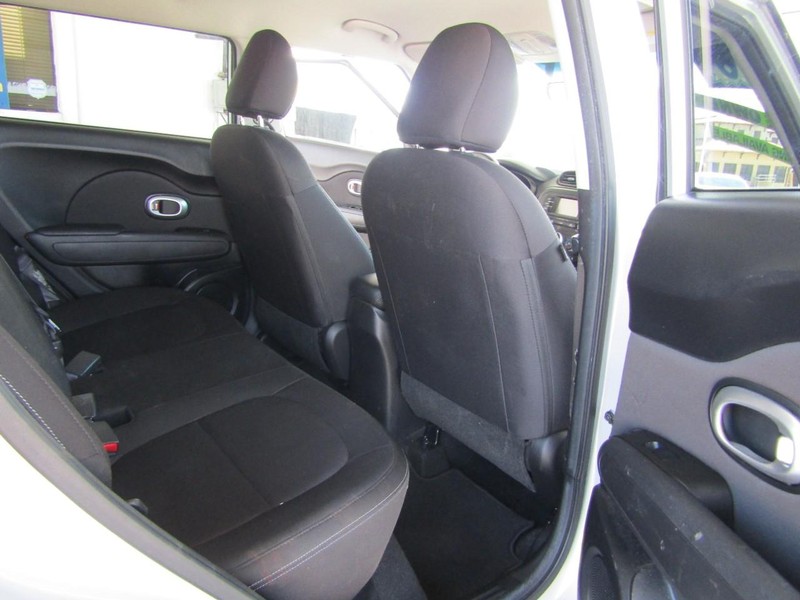 Kia Soul Vehicle Full-screen Gallery Image 19