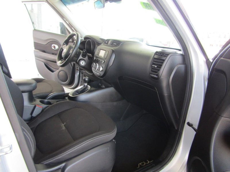 Kia Soul Vehicle Full-screen Gallery Image 20