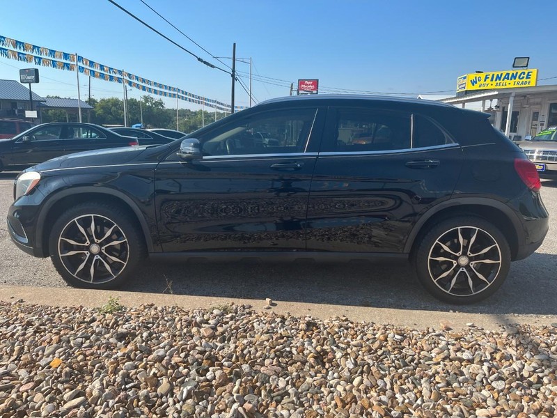 Mercedes-Benz GLA Vehicle Full-screen Gallery Image 10