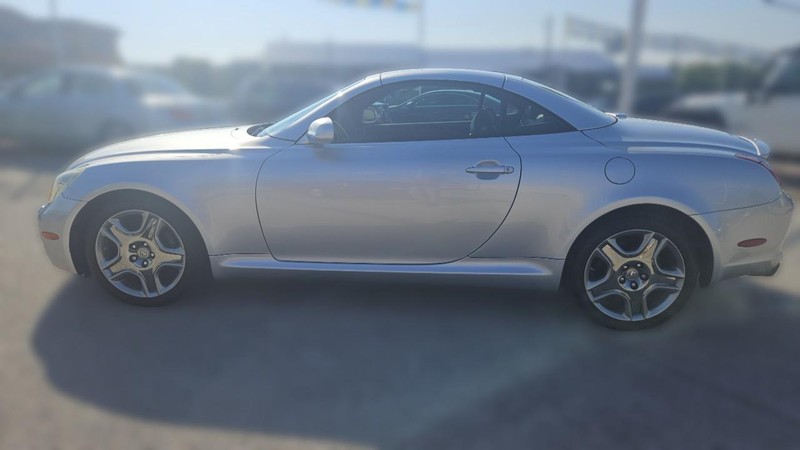 Lexus SC 430 Vehicle Full-screen Gallery Image 07