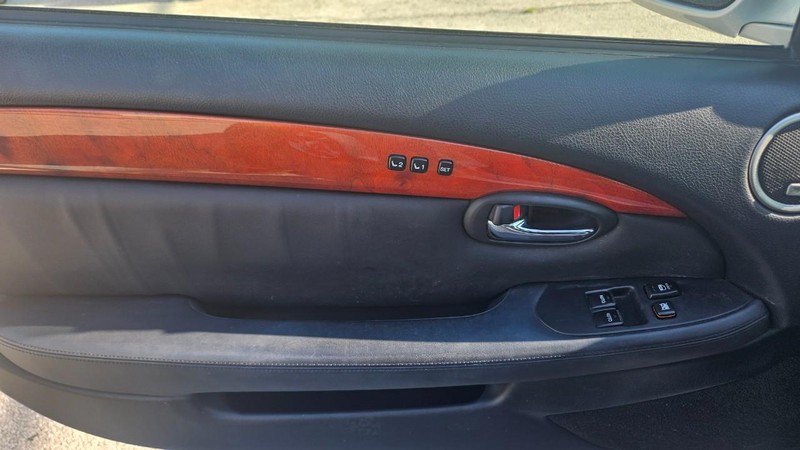 Lexus SC 430 Vehicle Full-screen Gallery Image 08