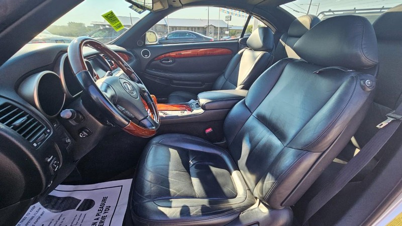 Lexus SC 430 Vehicle Full-screen Gallery Image 09