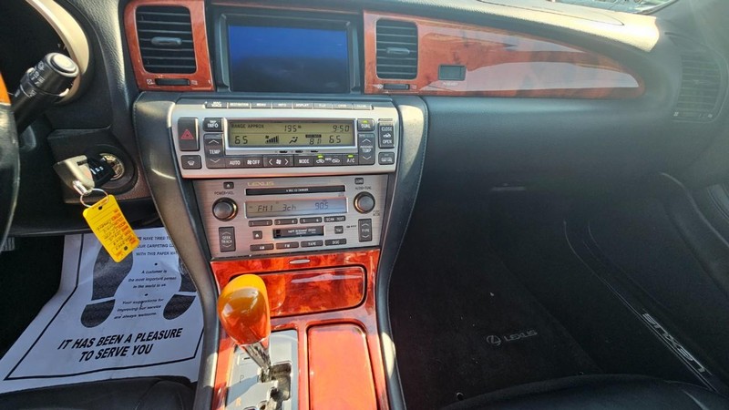 Lexus SC 430 Vehicle Full-screen Gallery Image 12