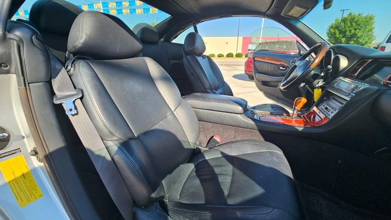 Lexus SC 430 Vehicle Full-screen Gallery Image 15