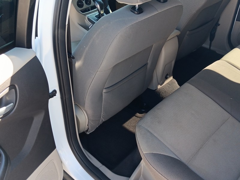 Ford Focus Vehicle Full-screen Gallery Image 10