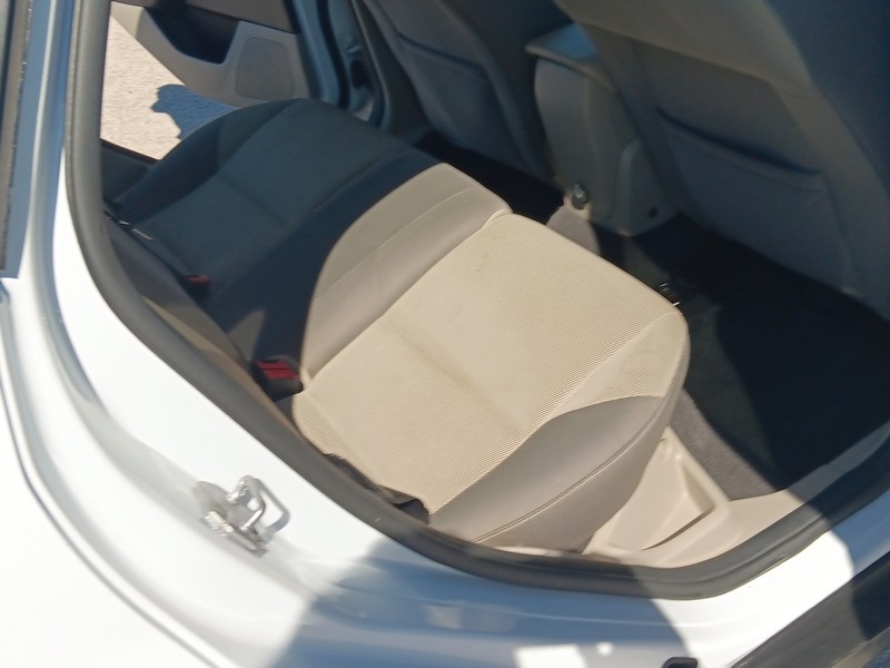 Ford Focus Vehicle Full-screen Gallery Image 11